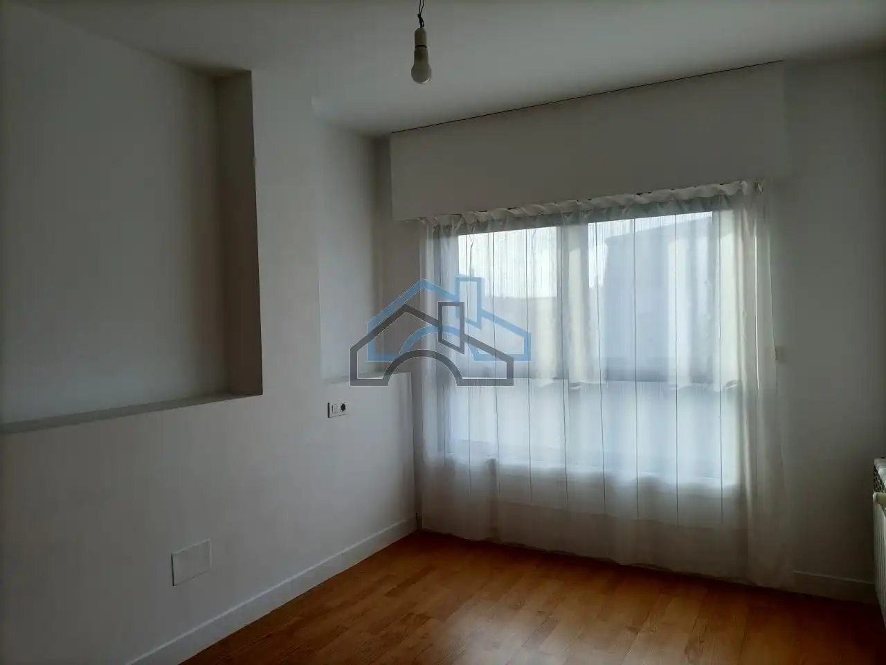 Schlafzimmer von Wohnungen zur Miete in Cambre  mit Heizung und Abstellraum
