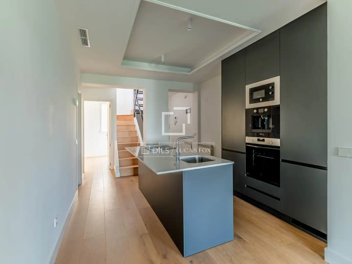 Kitchen of Attic for sale in Madrid  with Air Conditioner, Heating and Parquet flooring