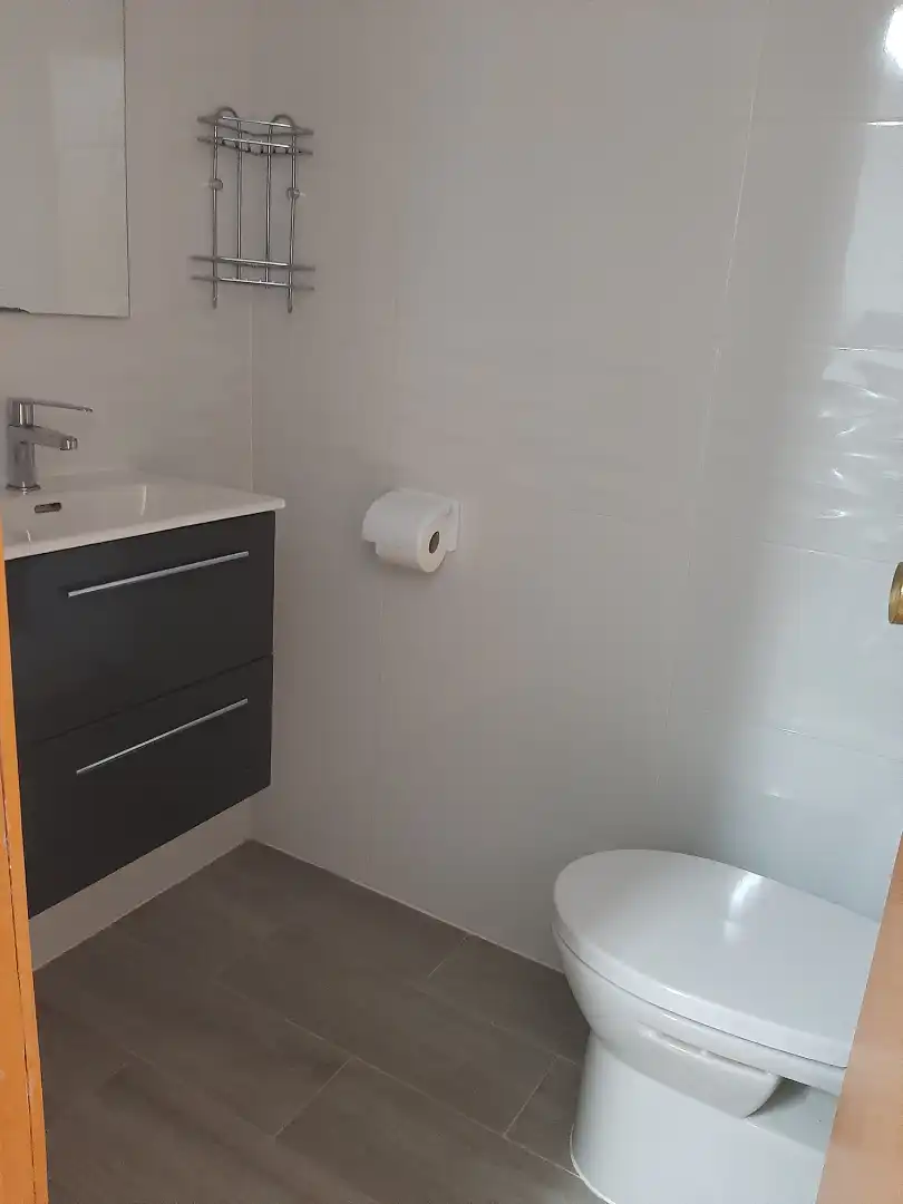 Bany de Local en venda en Valencia amb Terrassa i Moblat