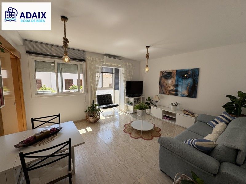 Living room of Duplex for sale in Roda de Berà  with Air Conditioner and Furnished