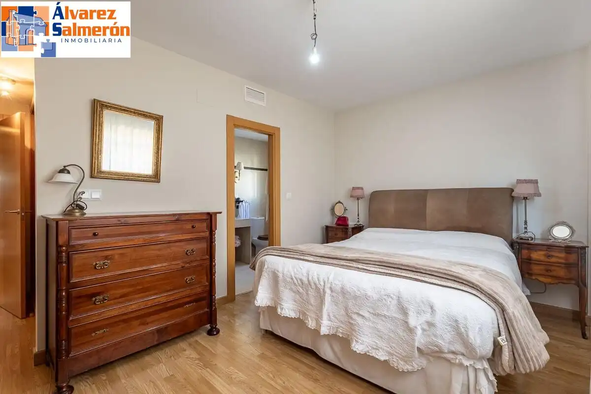 Habitación de Casa adosada en venta en Huétor Vega con Aire acondicionado, Terraza y Trastero