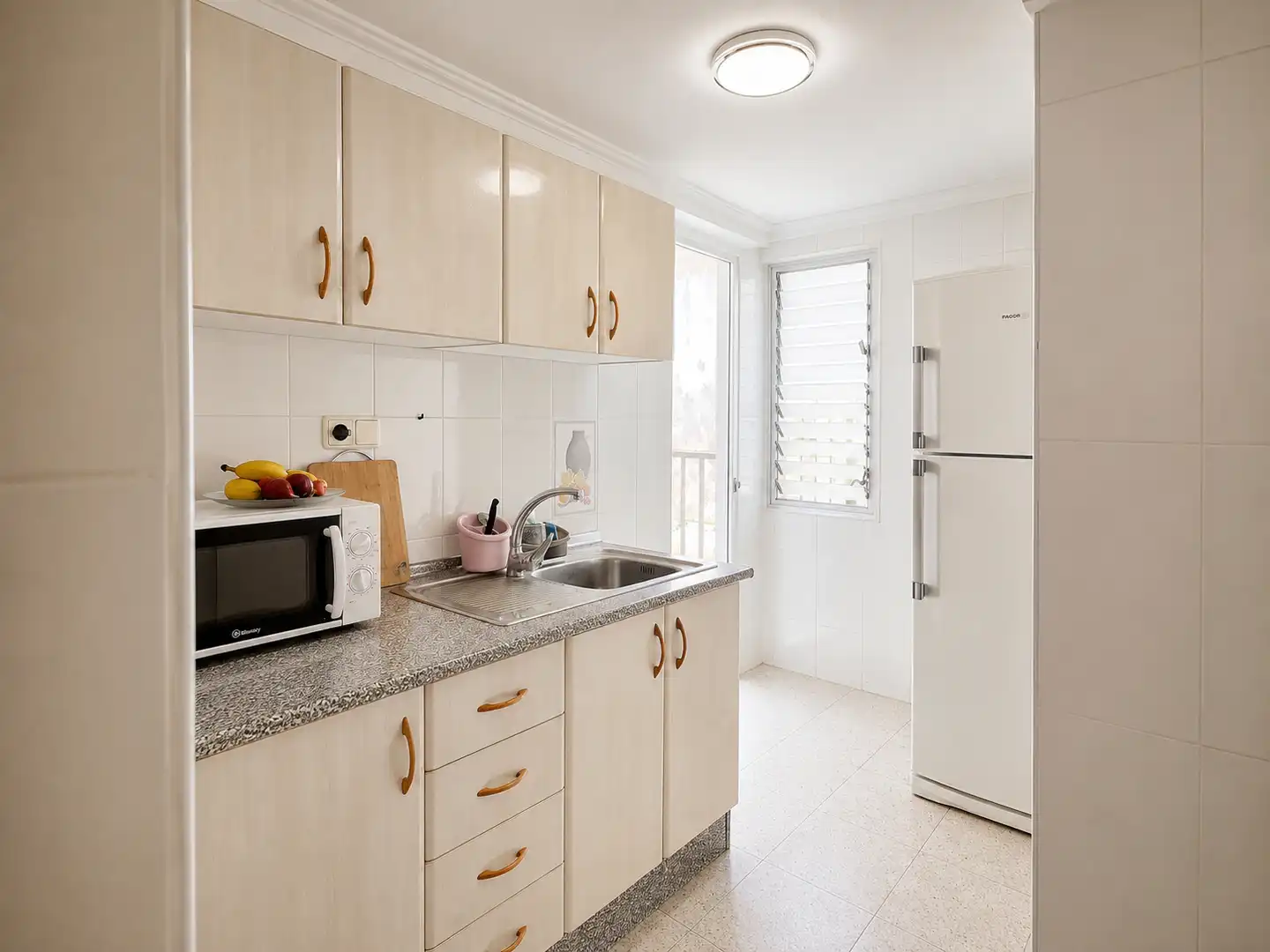 Apartamento con terraza en alquiler en Calle San Eugenio, imagen 2
