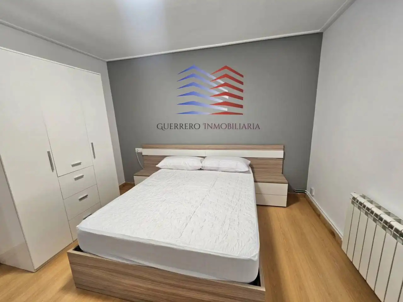 Schlafzimmer von Wohnungen zur Miete in Ourense Capital  mit Heizung, Parkett und Möbliert