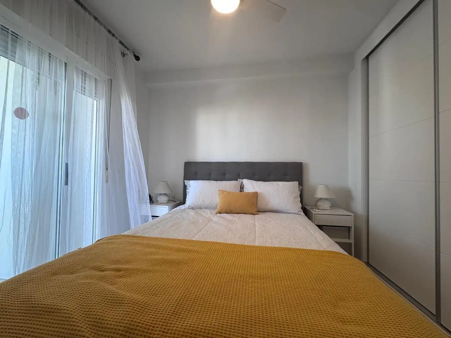 Schlafzimmer von Wohnungen zur Miete in Mijas mit Klimaanlage, Terrasse und Möbliert