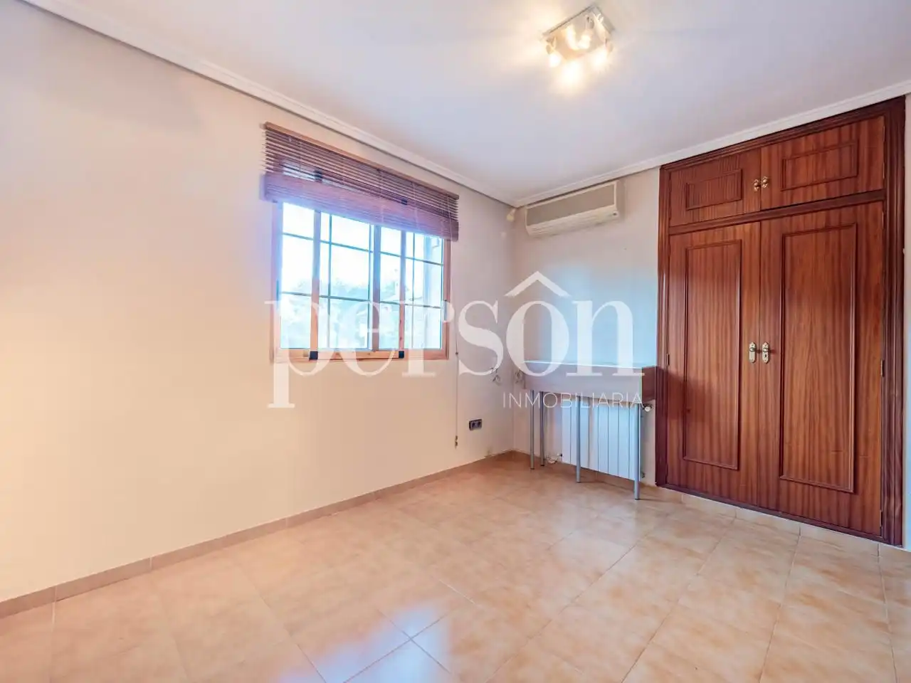 Dormitori de Casa o xalet en venda en Paterna amb Aire condicionat, Terrassa i Moblat