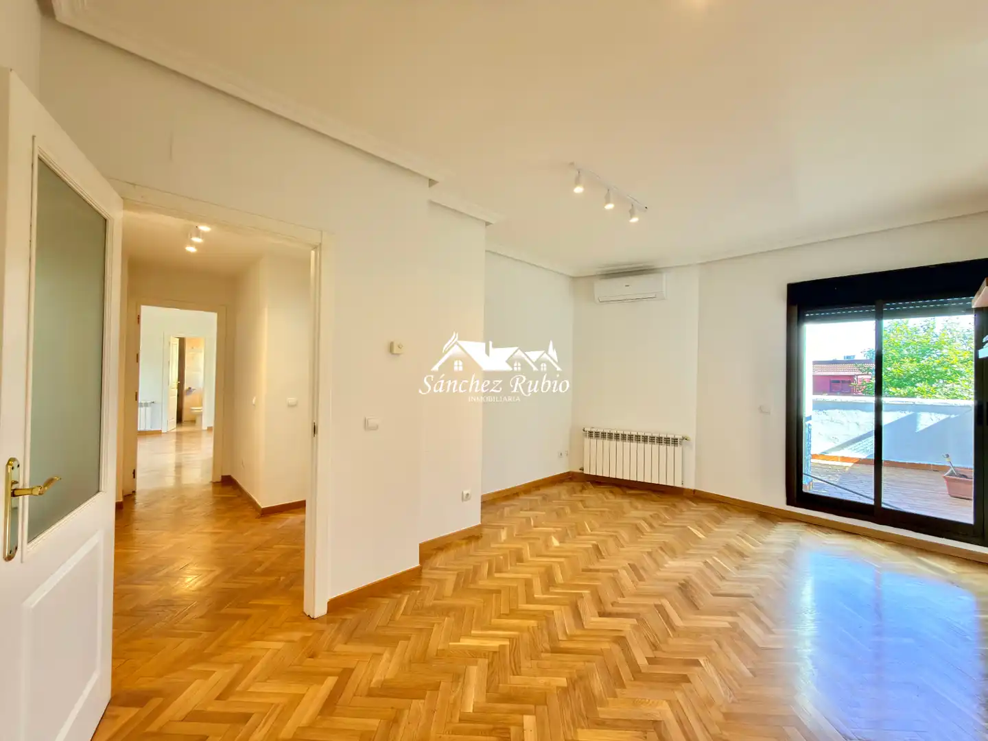Living room of Attic for rent in Las Rozas de Madrid  with Air Conditioner, Heating and Parquet flooring