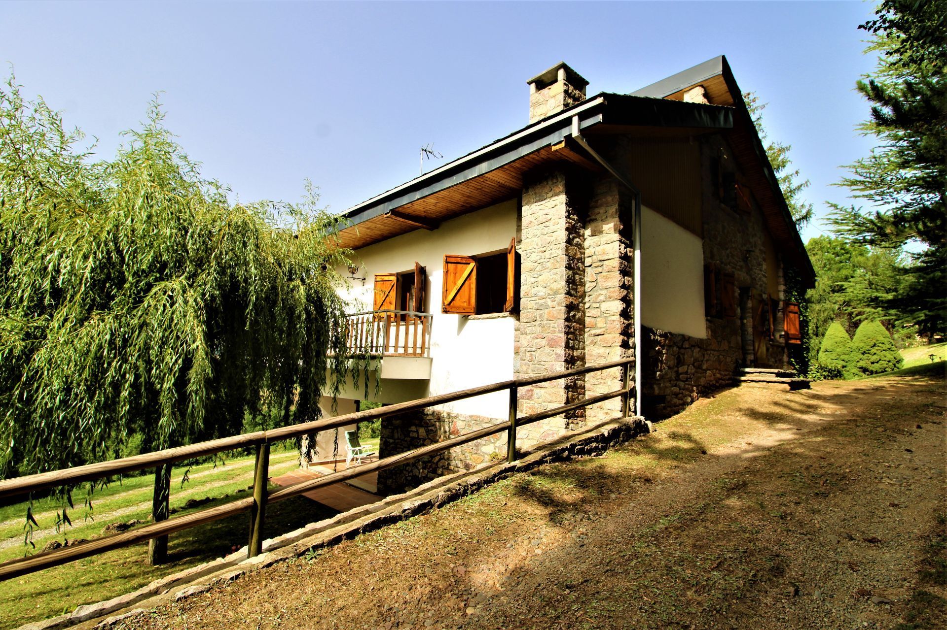 Vista exterior de Casa o xalet de lloguer en Prullans amb Calefacció, Jardí privat i Terrassa