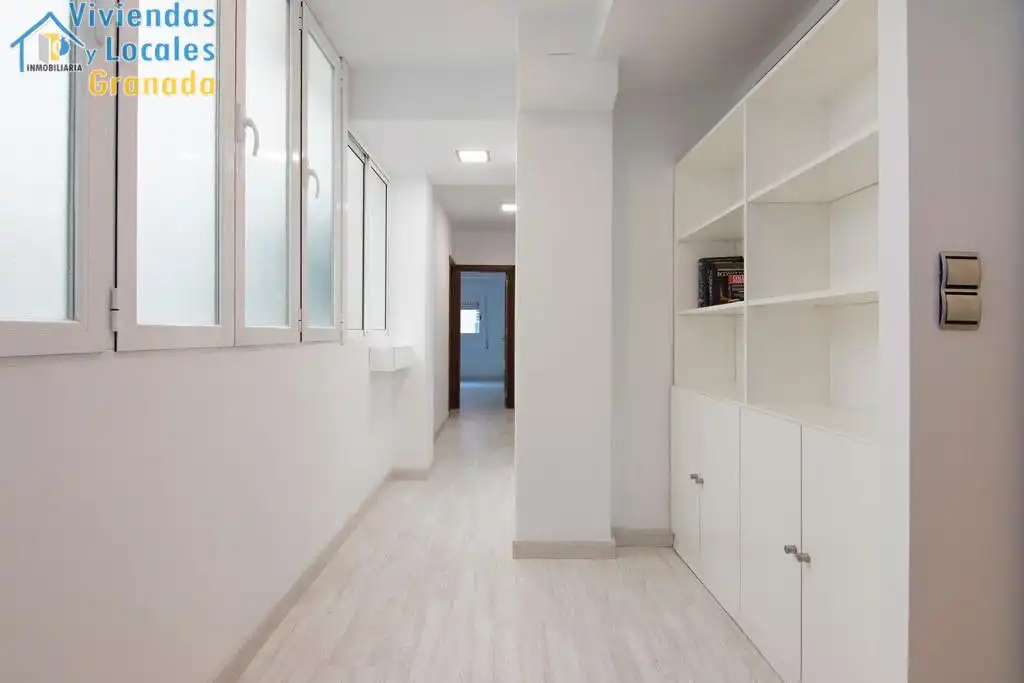 Office for rent in Granada  with Air Conditioner, Heating and Furnished