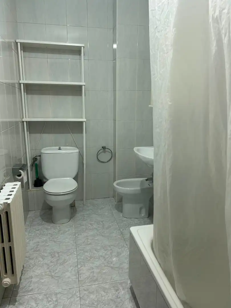 Baño de Piso de alquiler en Santiago de Compostela  con Amueblado
