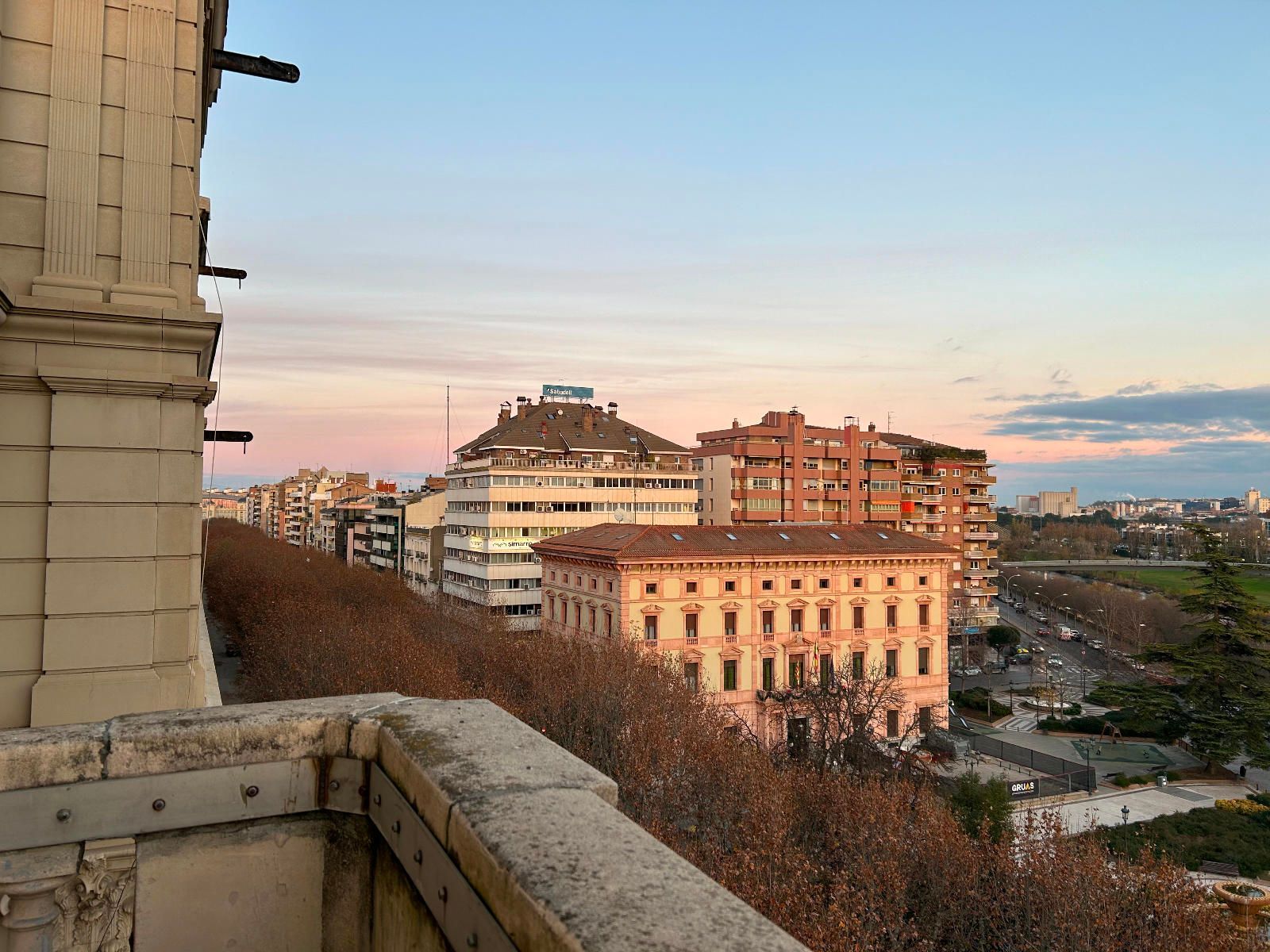 Vista exterior de Oficina de lloguer en  Lleida Capital amb Aire condicionat, Terrassa i Moblat