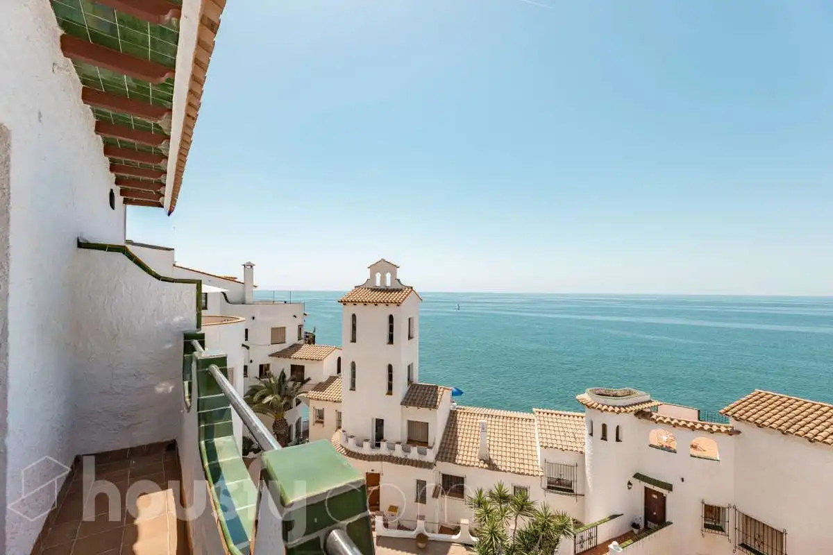Vista exterior de Piso en venta en Sitges con Trastero, Amueblado y Piscina comunitaria
