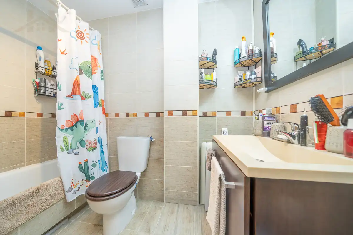 Bathroom of Flat for sale in El Escorial  with Air Conditioner, Heating and Parquet flooring