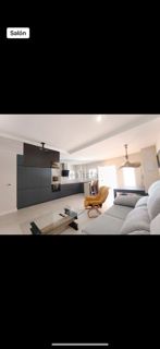 Sala d'estar de Apartament de lloguer en Mijas amb Aire condicionat, Moblat i Forn