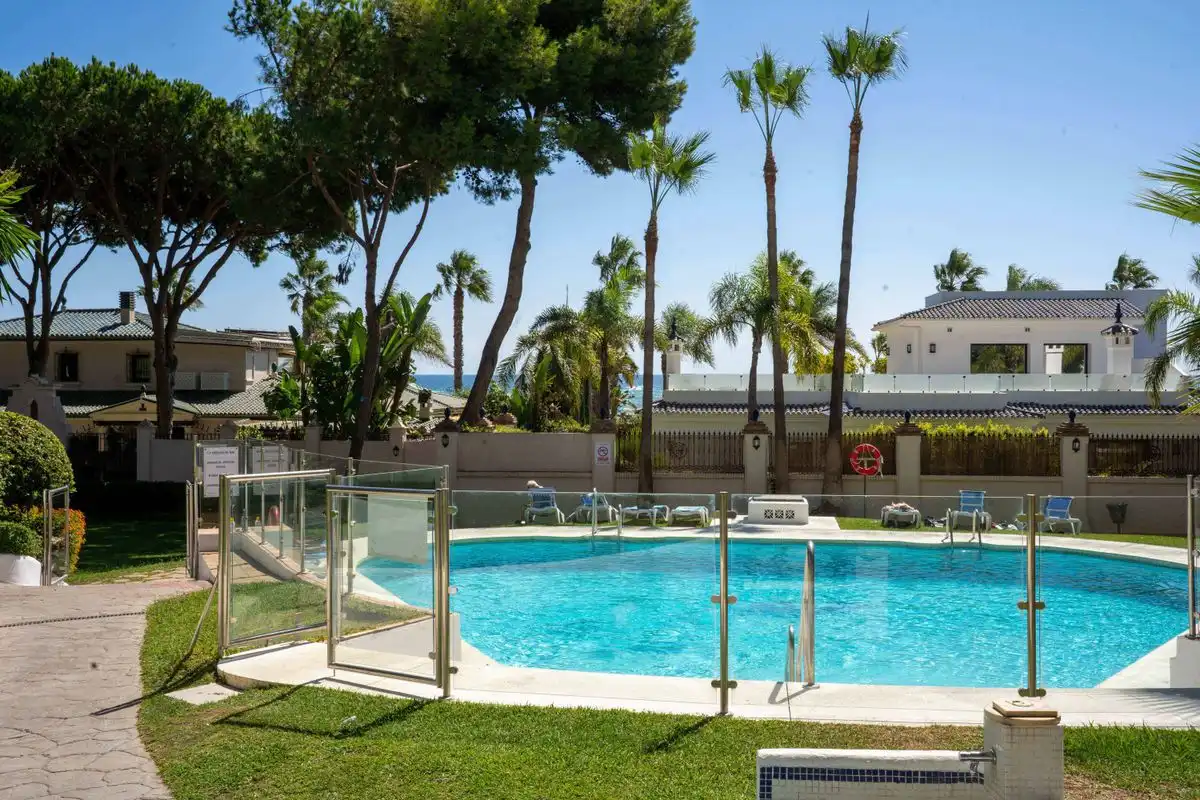 Piscina de Piso de alquiler en Marbella con Aire acondicionado, Calefacción y Amueblado