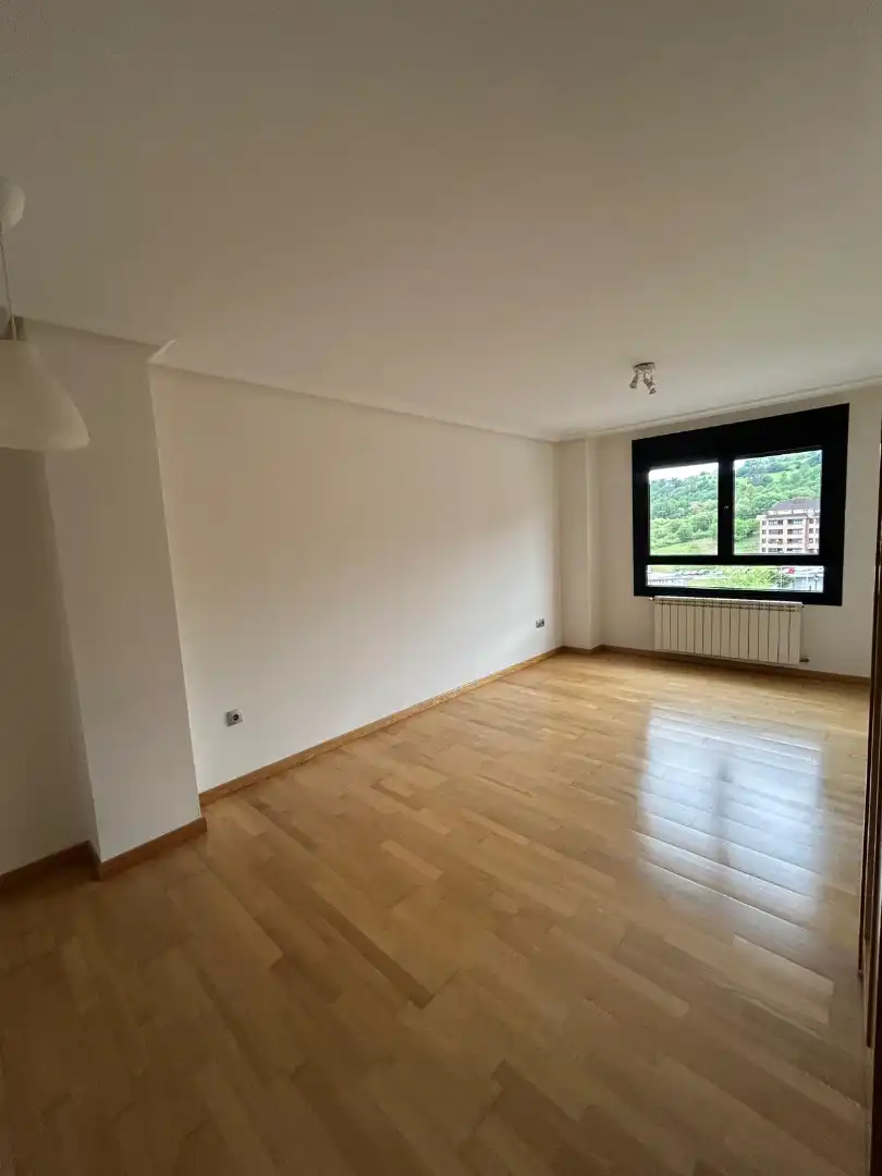 Bedroom of Flat for rent in Oviedo   with Heating, Parquet flooring and Storage room