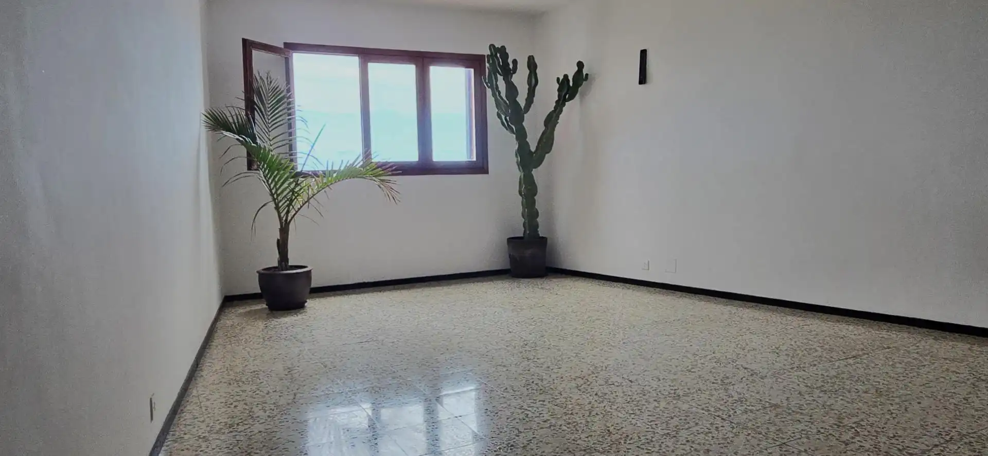 Sala de estar de Piso en venta en San Cristóbal de la Laguna con Balcón y Piscina comunitaria