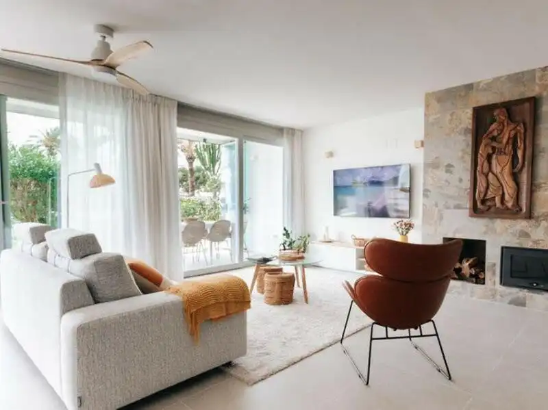 Sala d'estar de Casa o xalet de lloguer en Marbella amb Aire condicionat, Calefacció i Jardí privat