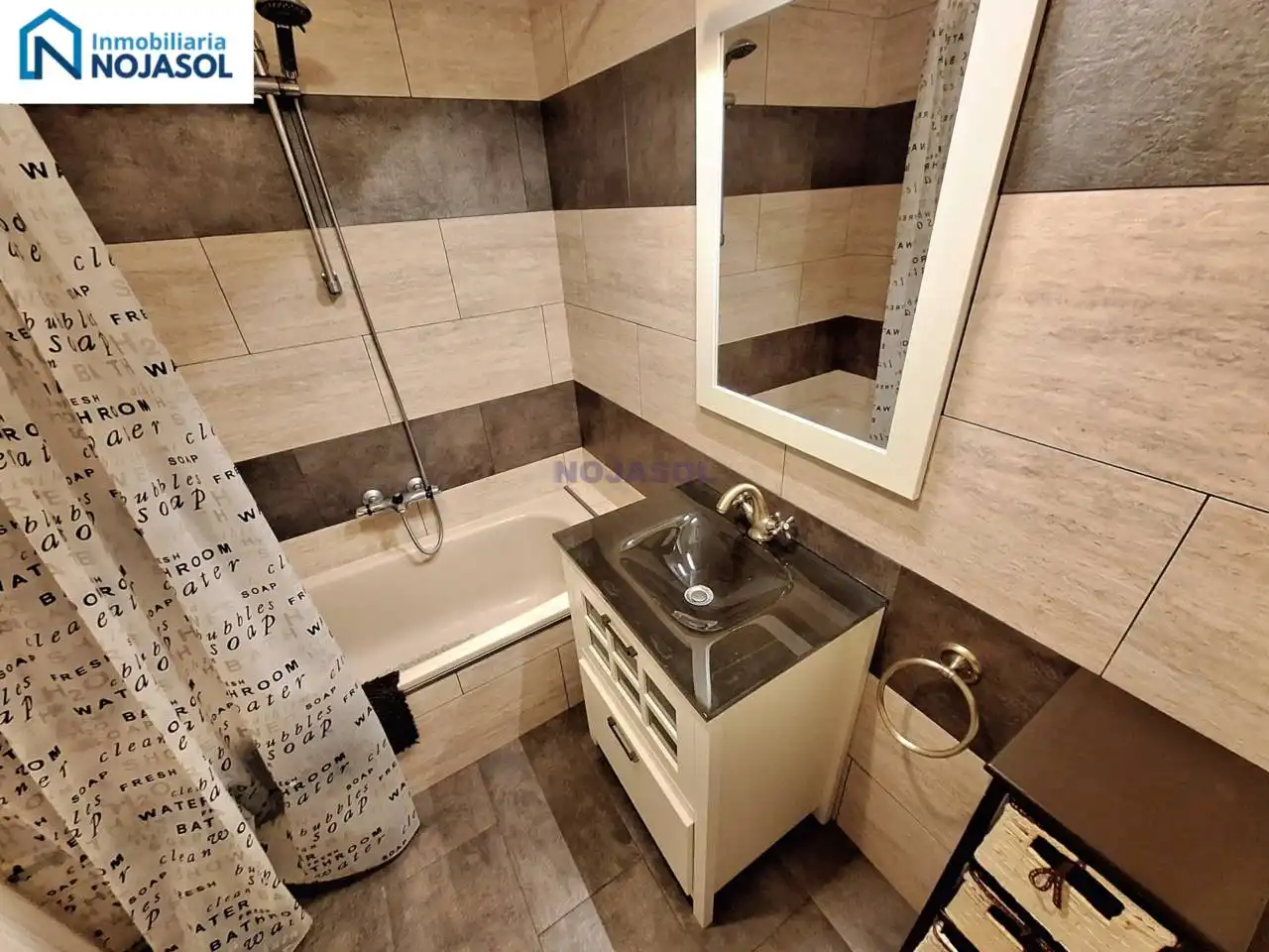 Baño de Apartamento en venta en Noja con Calefacción, Parquet y Terraza