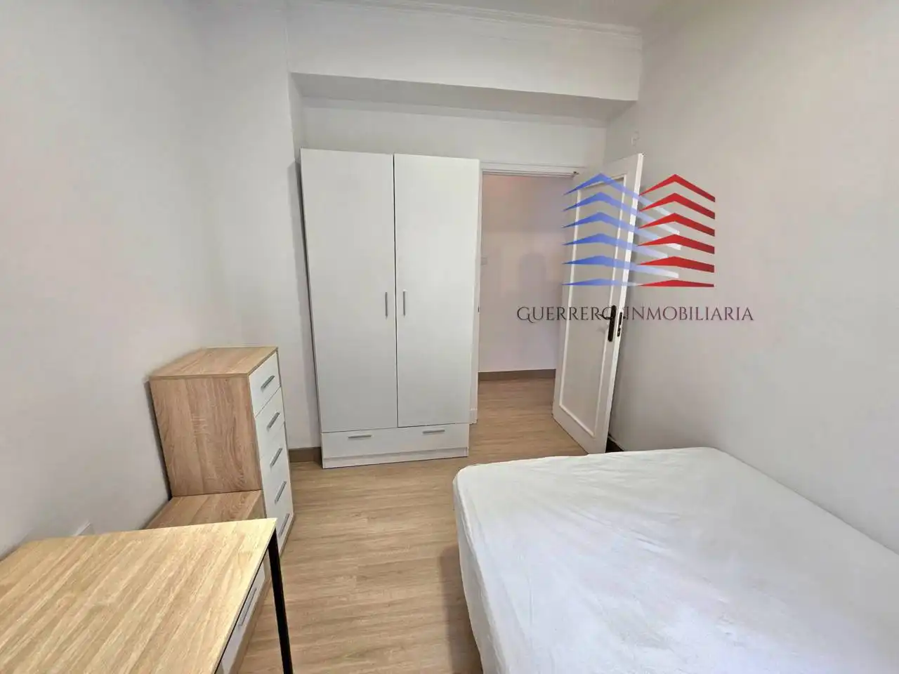 Dormitori de Pis de lloguer en Ourense Capital  amb Calefacció, Terrassa i Moblat