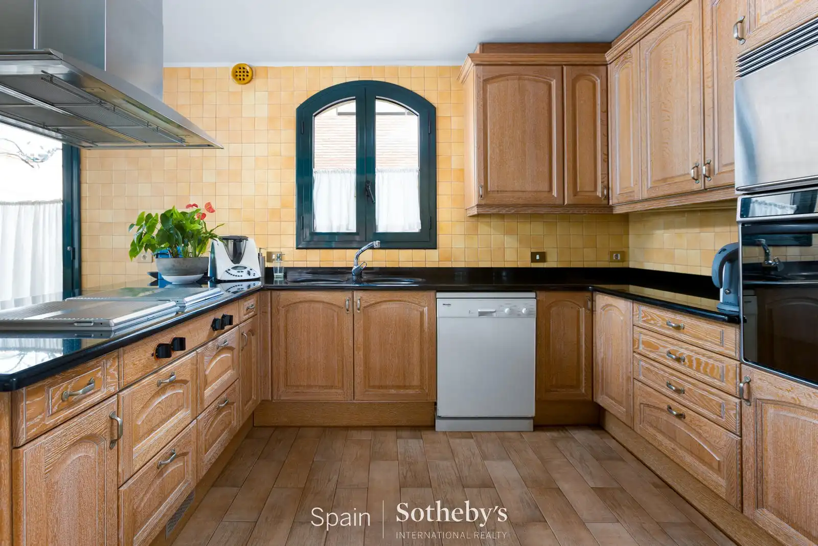 Cocina de Casa o chalet en venta en Badalona con Aire acondicionado, Calefacción y Jardín privado