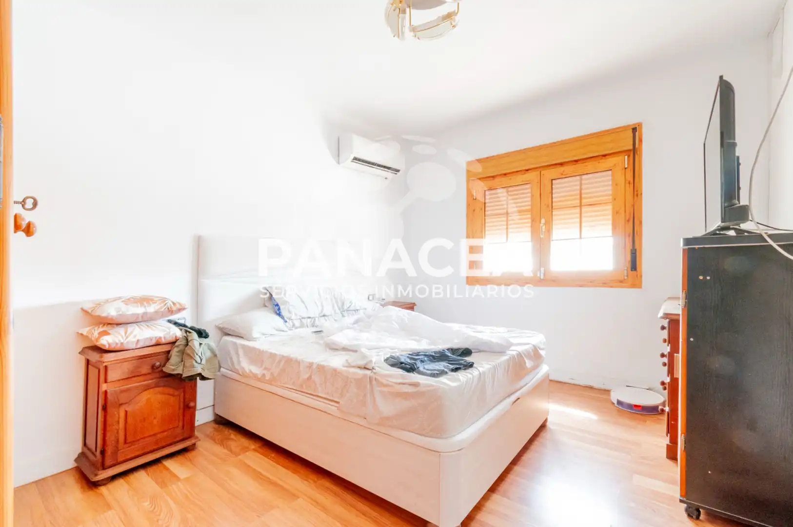 Dormitori de Casa o xalet en venda en Pechina amb Jardí privat, Piscina i Moblat