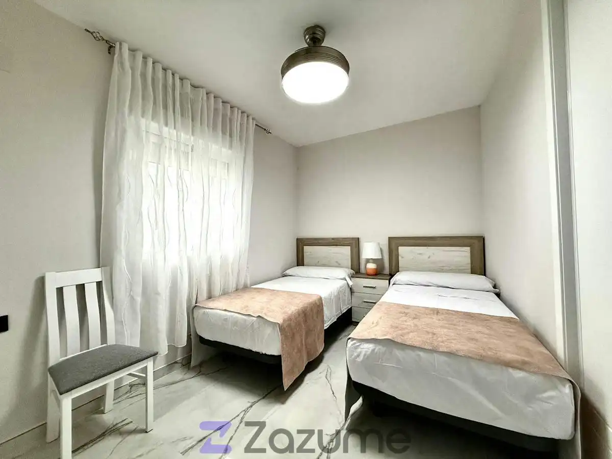 Flat with lift to rent in Pl. de Sta. Marina, imagen 9