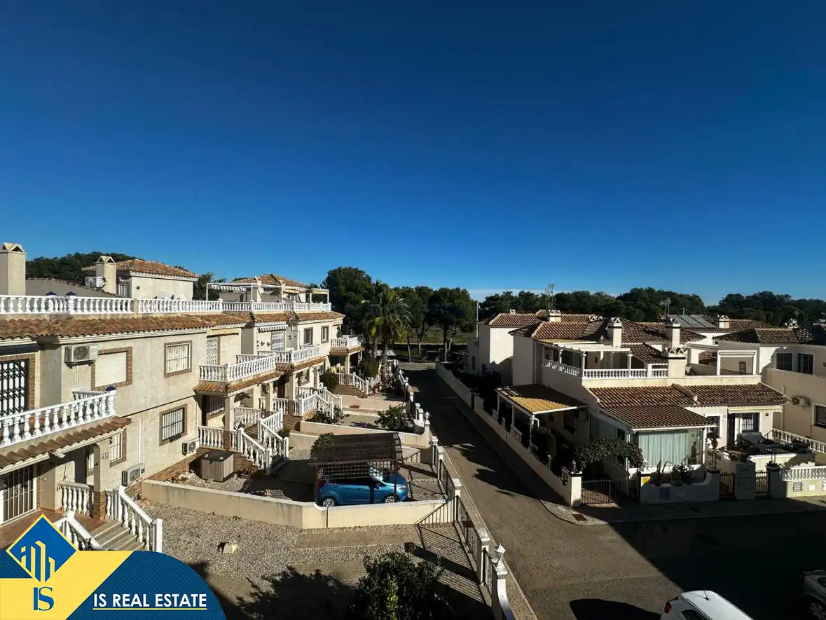 Vista exterior de Casa adosada de lloguer en Orihuela amb Aire condicionat, Calefacció i Terrassa