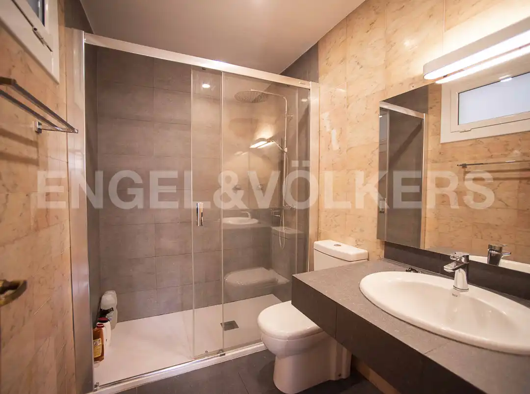 Bathroom of Flat for rent in Barcelona  with Air Conditioner, Heating and Parquet flooring