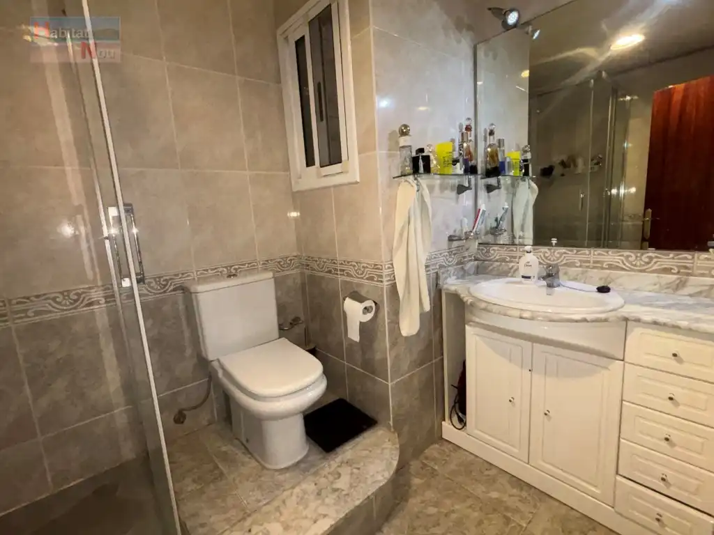 Bathroom of Flat for sale in La Bisbal del Penedès  with Air Conditioner and Oven