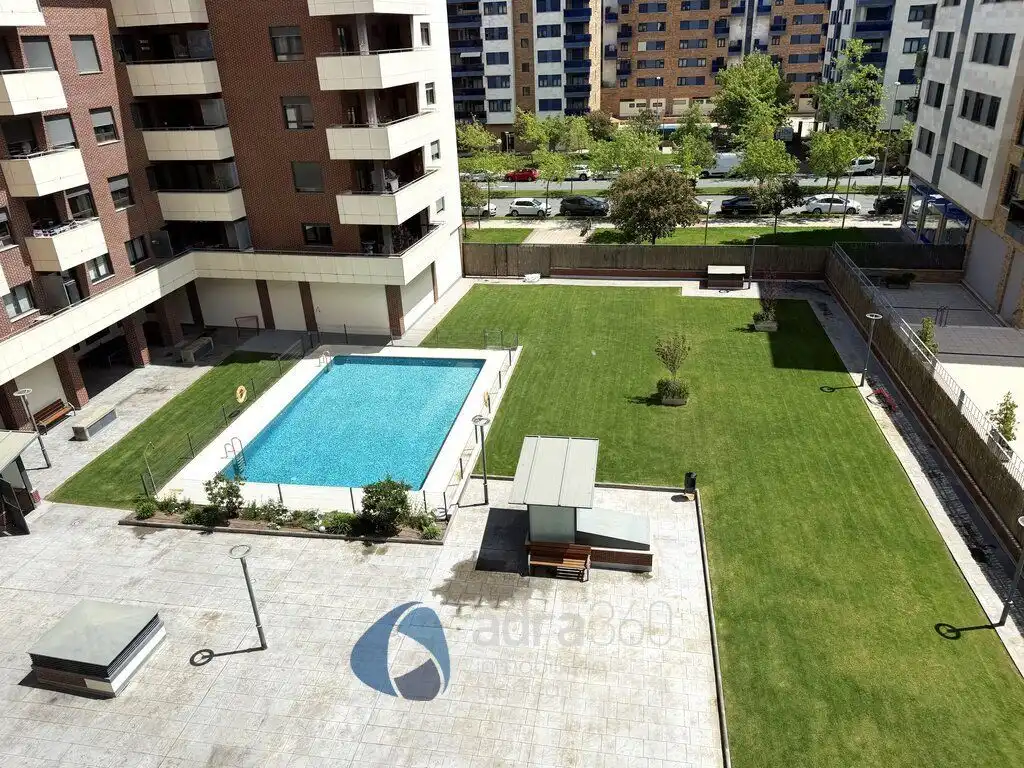 Swimming pool of Apartments for rent in  Logroño  with Air Conditioner, Heating and Terrace