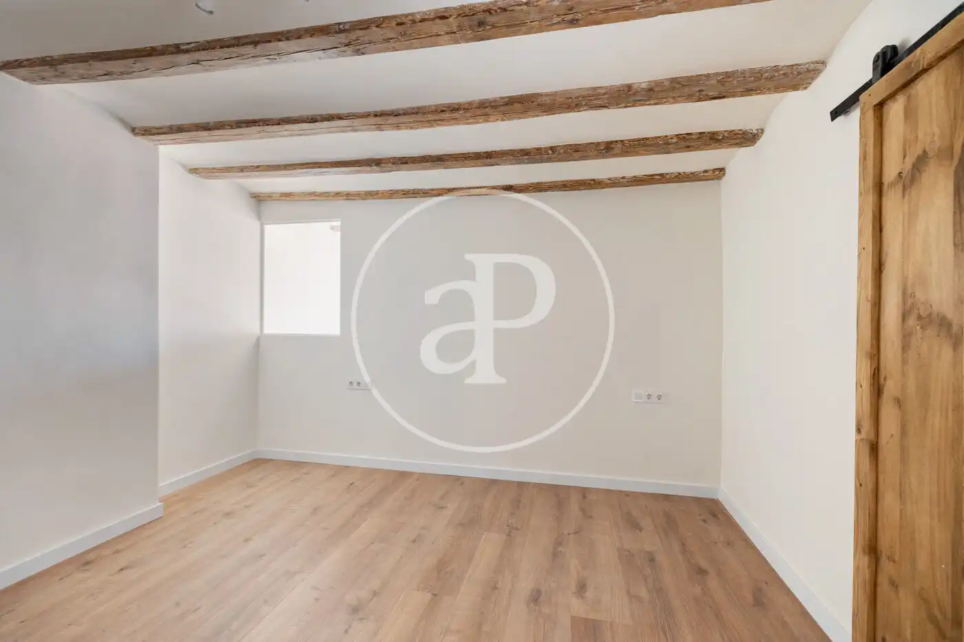 Piso en venta en Barcelona con Calefacción y Balcón