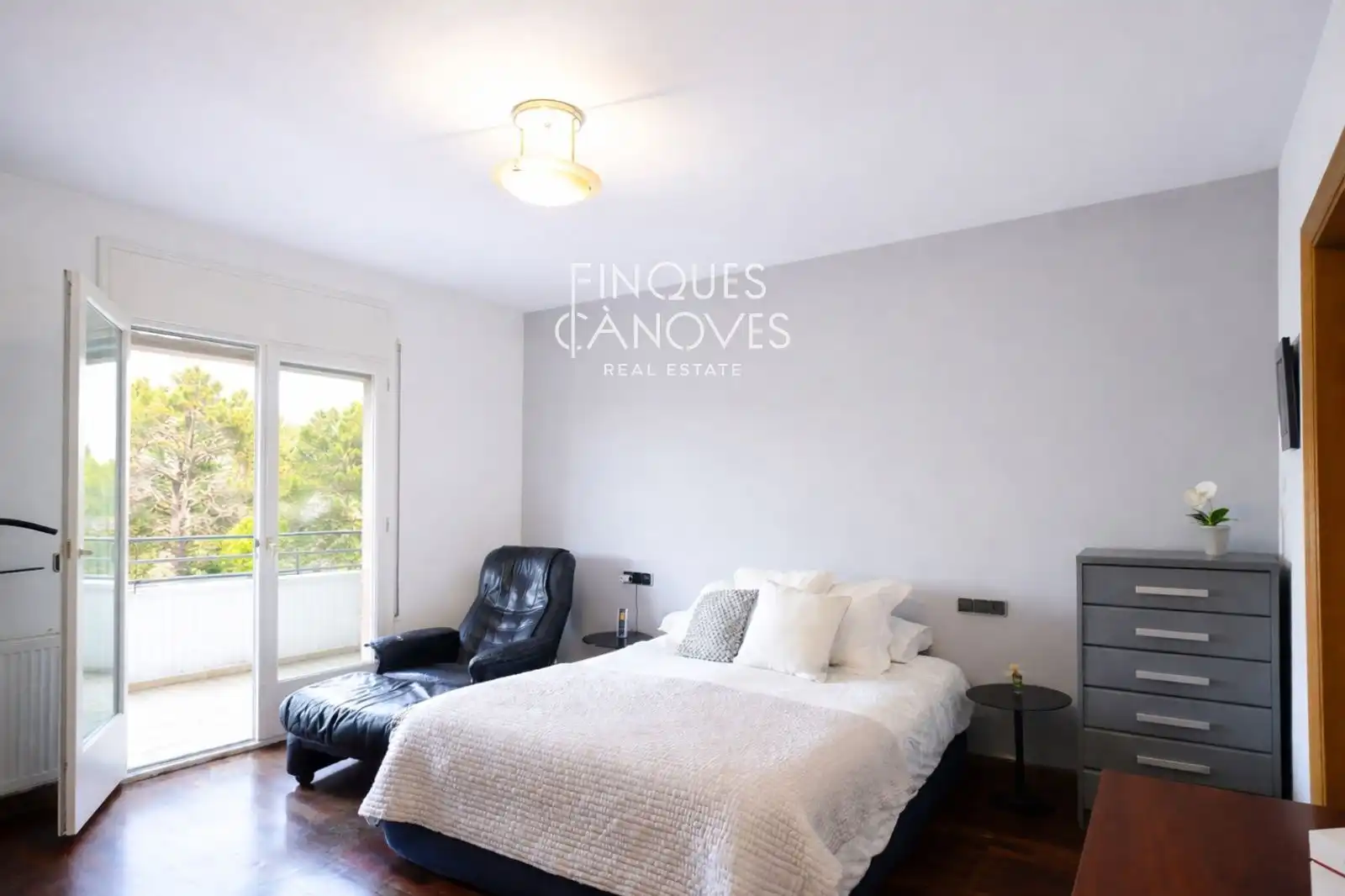 Habitación de Casa adosada en venta en Girona con Aire acondicionado, Calefacción y Jardín privado