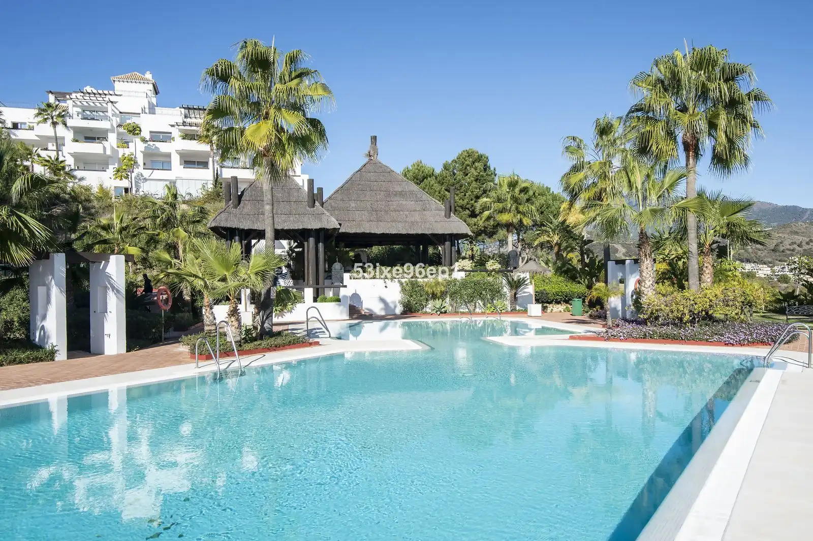 Jardí de Apartament en venda en Benahavís amb Traster, Moblat i Piscina comunitària