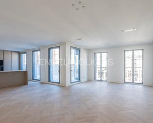 Vista exterior de Àtic de lloguer en  Madrid Capital amb Calefacció i Balcó