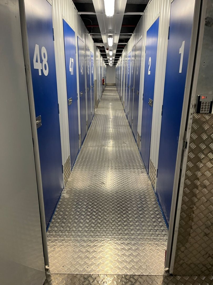 Box room to rent in  Barcelona Capital  with Alarm