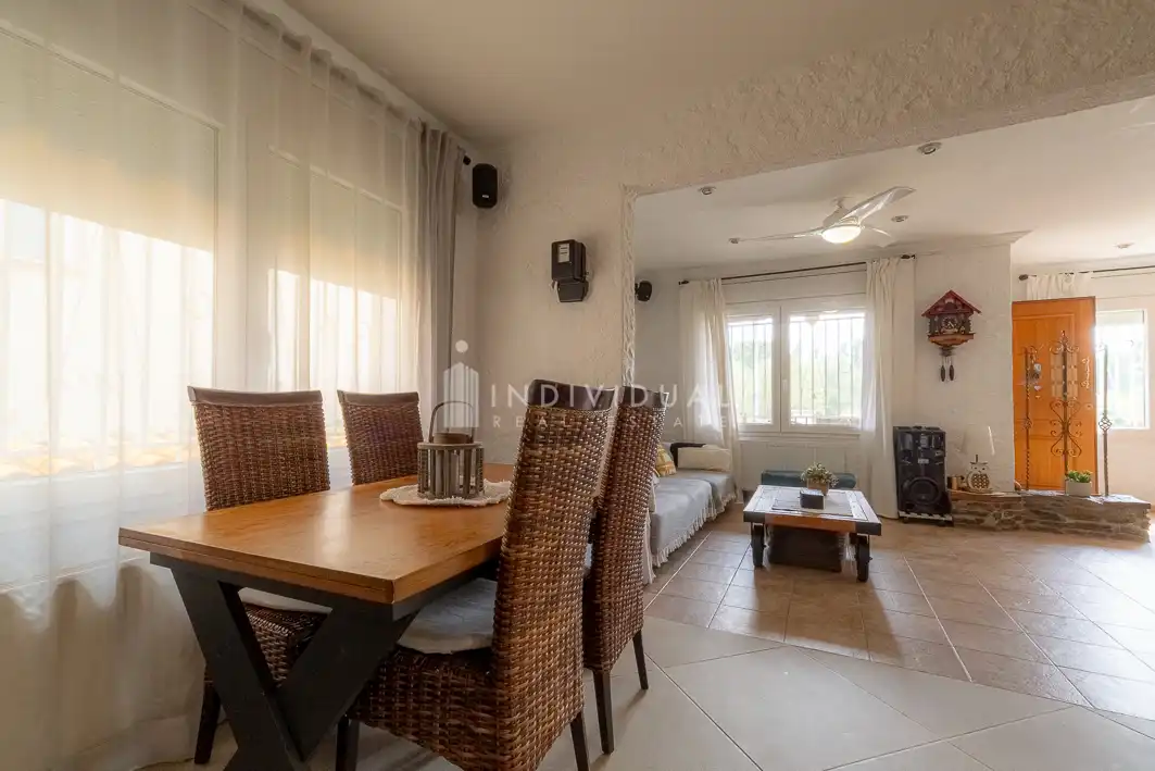 Sala d'estar de Casa o xalet en venda en Santa Eulàlia de Ronçana amb Aire condicionat, Calefacció i Jardí privat
