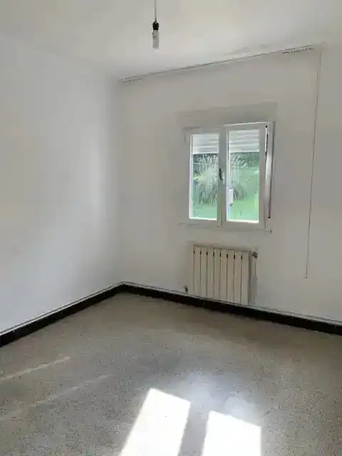 Dormitori de Casa o xalet en venda en Pontevedra Capital  amb Calefacció, Jardí privat i Traster