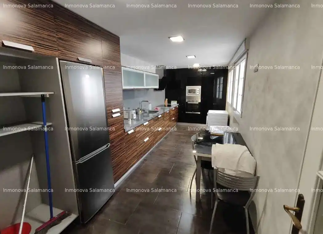 Kitchen of Flat for rent in Salamanca  with Heating, Furnished and Oven