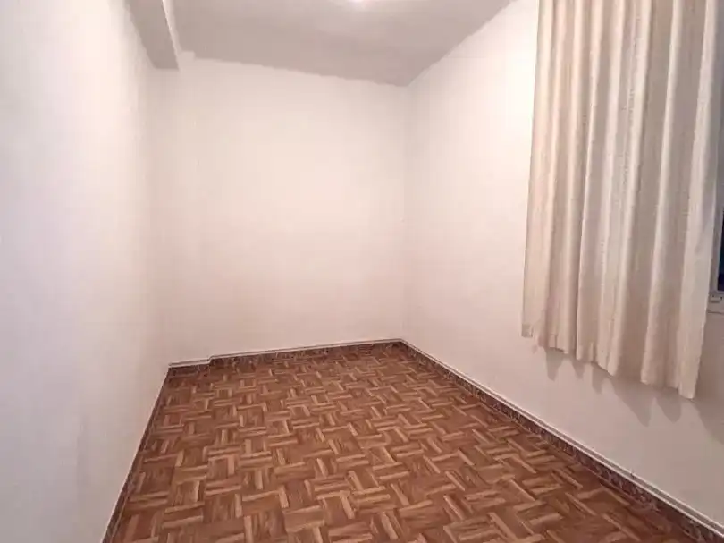 Habitación de Piso en venta en Valderas con Balcón
