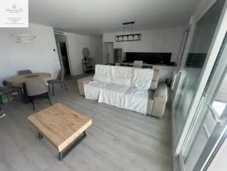 Sala de estar de Piso de alquiler en Elche / Elx con Aire acondicionado, Piscina y Amueblado