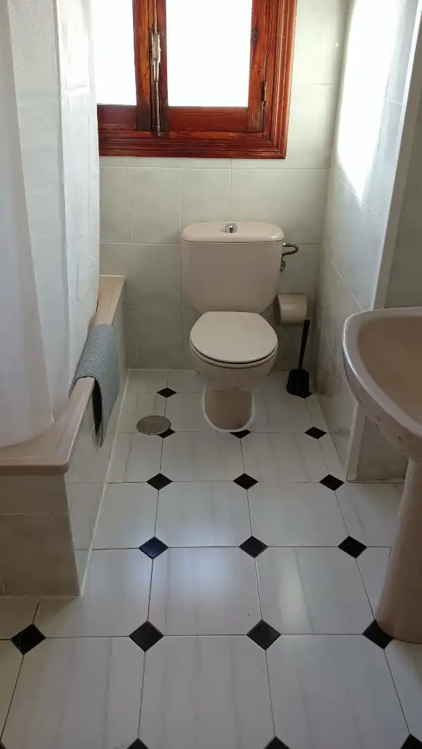 Baño de Apartamento de alquiler en Granada con Calefacción y Amueblado