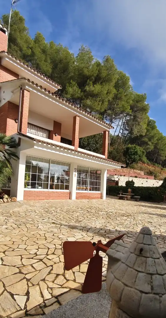 Vista exterior de Casa o xalet en venda en Cervelló amb Jardí privat, Terrassa i Piscina
