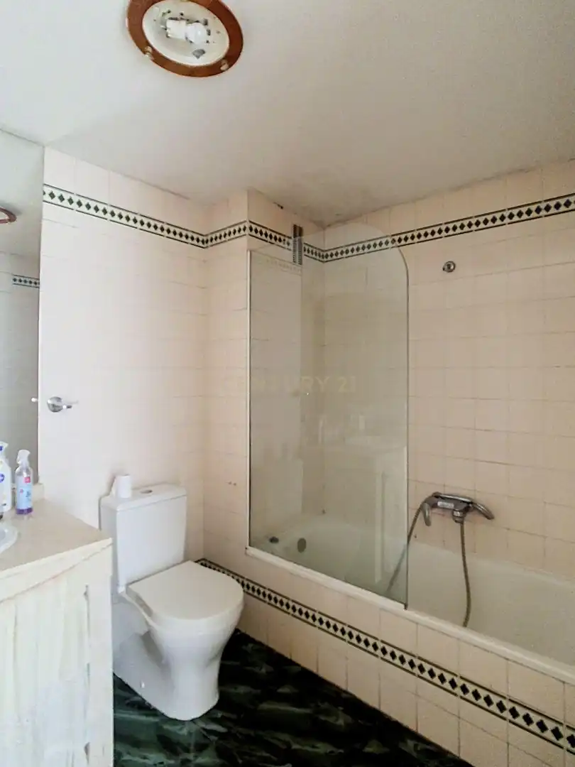 Baño de Piso en venta en Benalmádena con Horno y Balcón