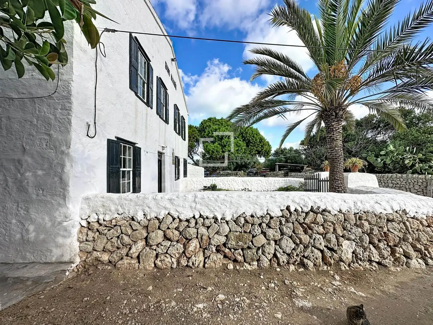 Außenansicht von Country house zum Verkauf in Es Castell mit Privatgarten, Abstellraum und Balkon