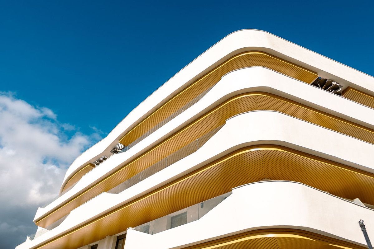 Vista exterior de Apartament en venda en Estepona amb Traster i Piscina comunitària