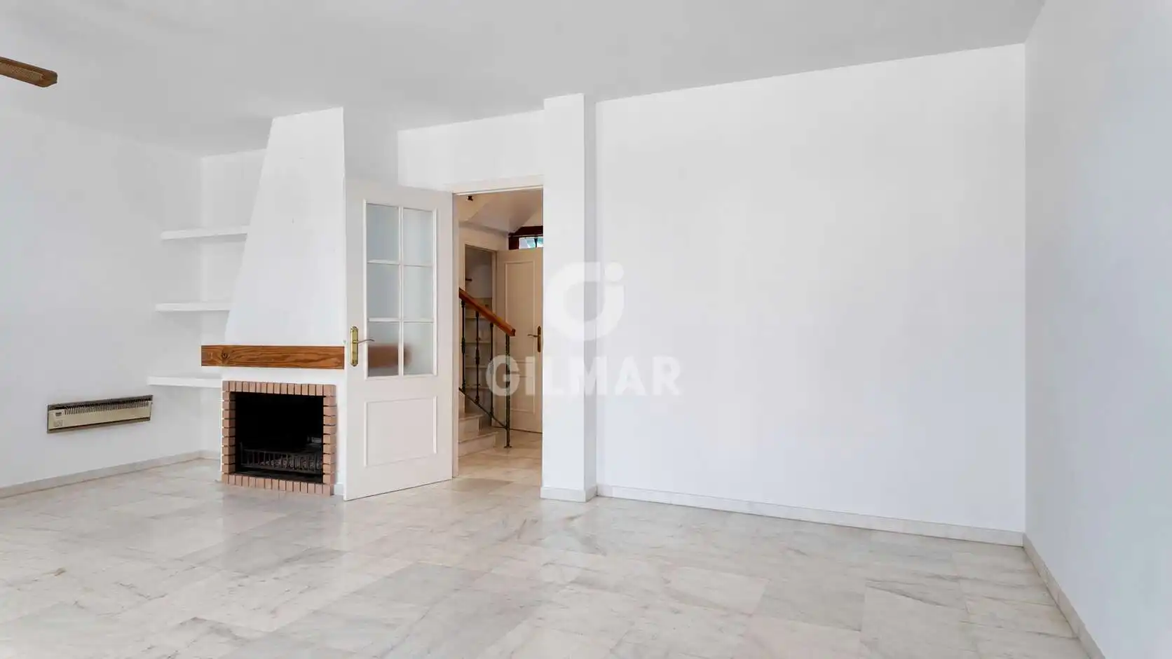 Sala de estar de Casa adosada en venta en Fuengirola con Calefacción, Jardín privado y Piscina