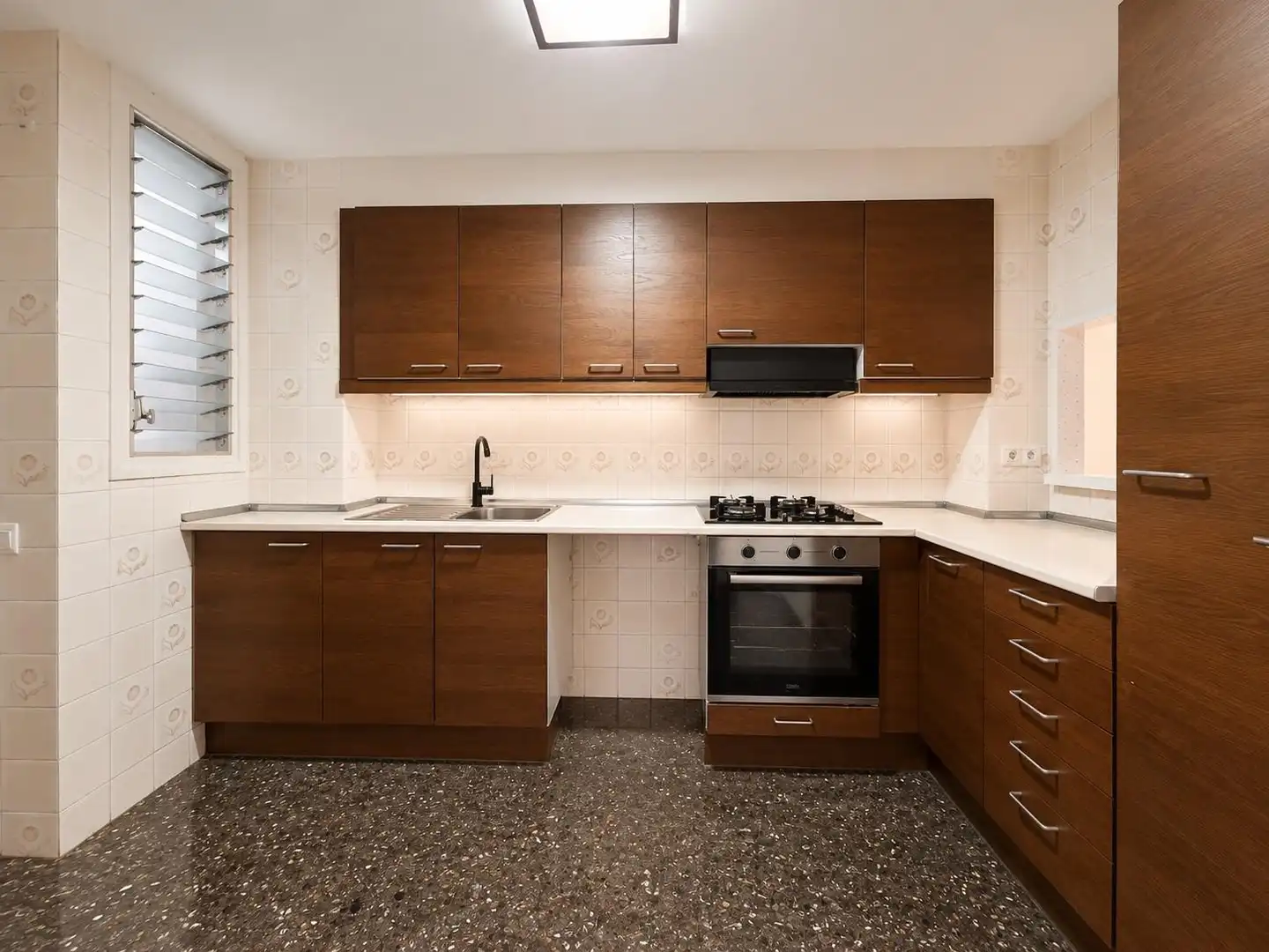 Cocina de Piso de alquiler en Terrassa con Calefacción, Terraza y Balcón