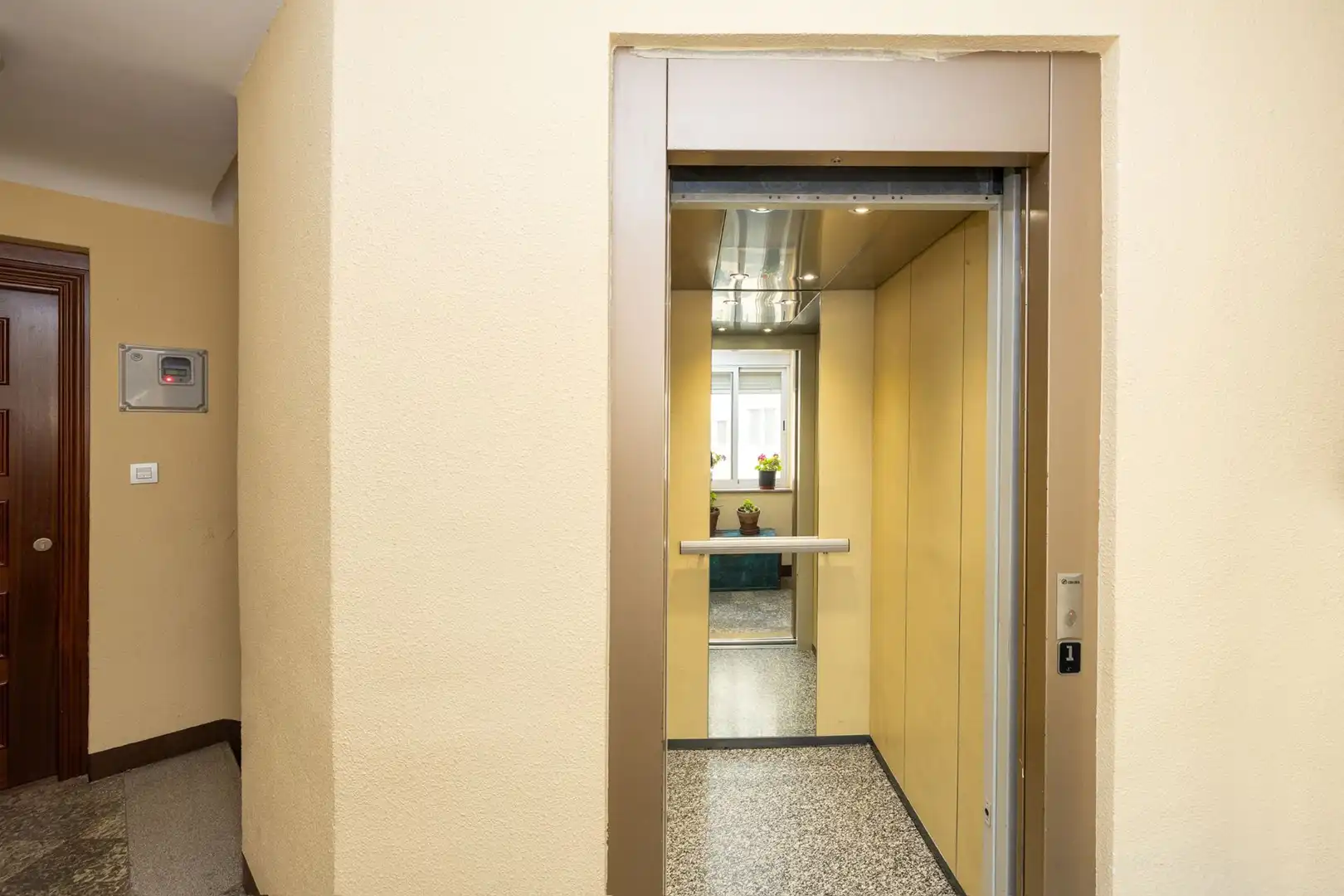 Flat for sale in Granada  with Air Conditioner and Heating