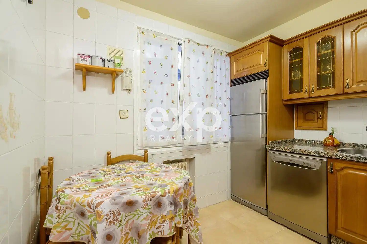 Cuina de Pis en venda en Oviedo  amb Calefacció, Parquet i Moblat