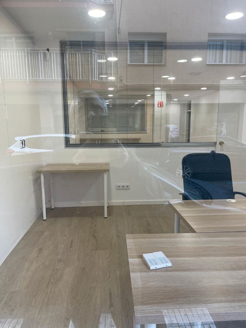 Oficina de lloguer en Mataró amb Aire condicionat, Calefacció i Moblat